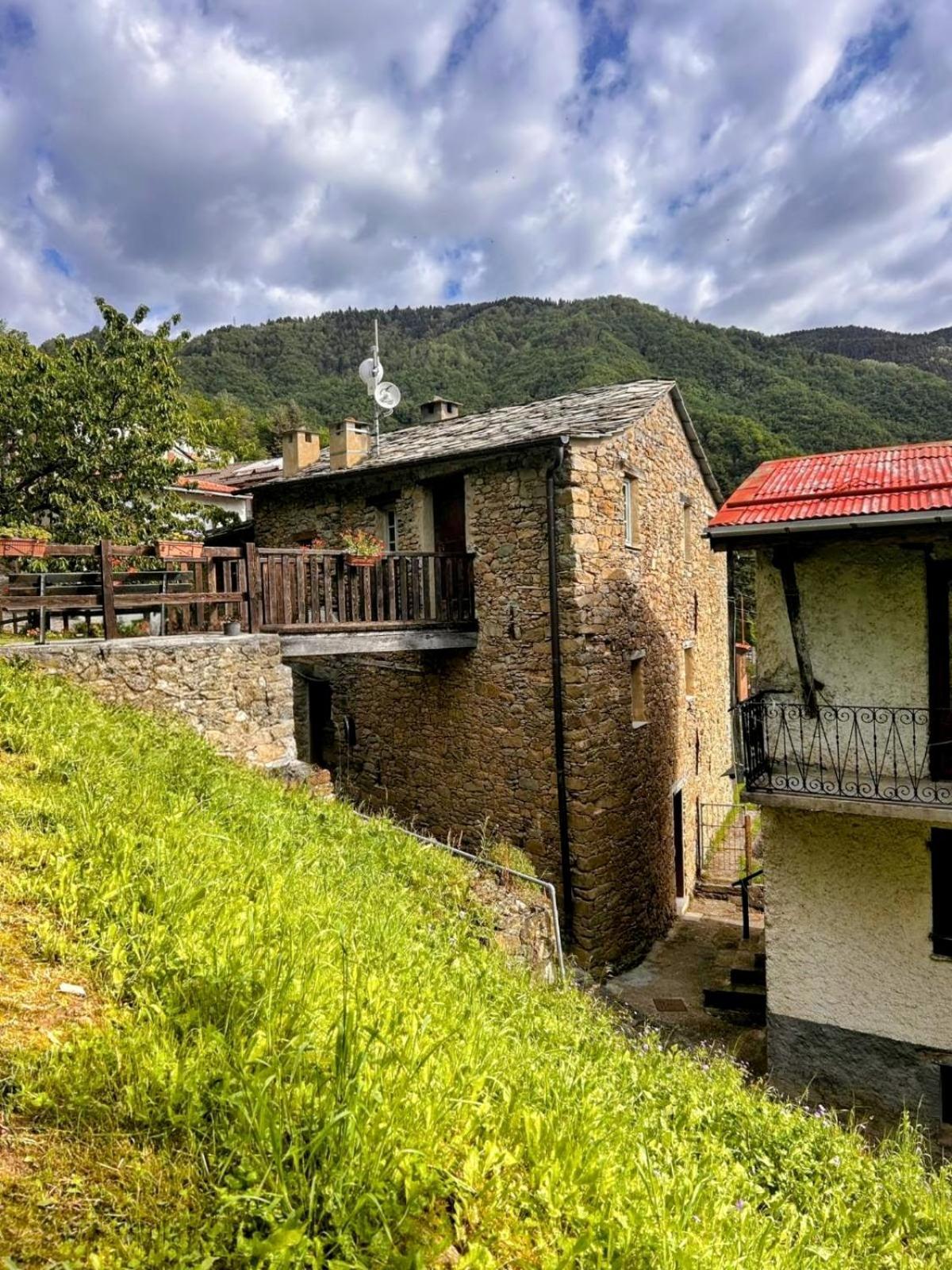 Rifugio Ca' Da Cardella Hotel Mendatica Exterior photo